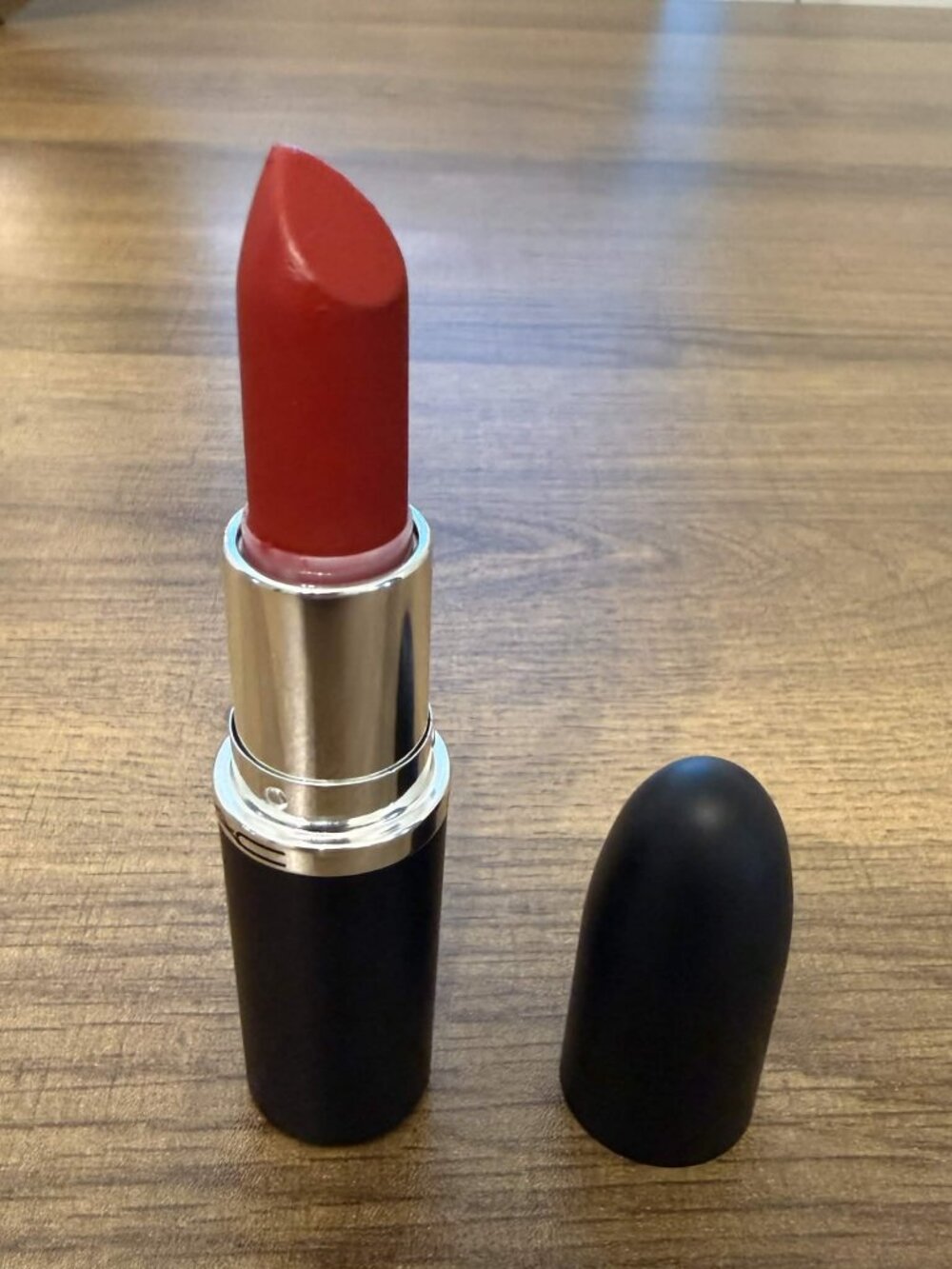 MAC M·A·CXIMAL Silky Matte Lipstick in Russian Red